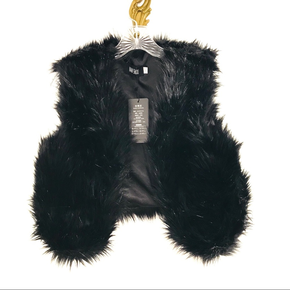 🖤BLACK FAUX FUR VEST🖤